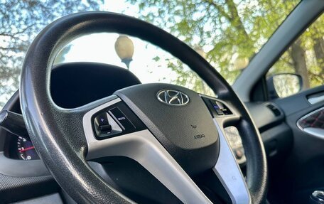 Hyundai Solaris II рестайлинг, 2011 год, 630 000 рублей, 24 фотография