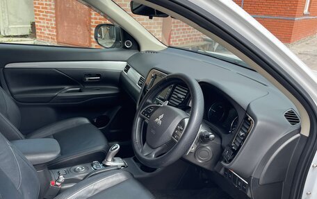 Mitsubishi Outlander III рестайлинг 3, 2014 год, 2 300 000 рублей, 4 фотография