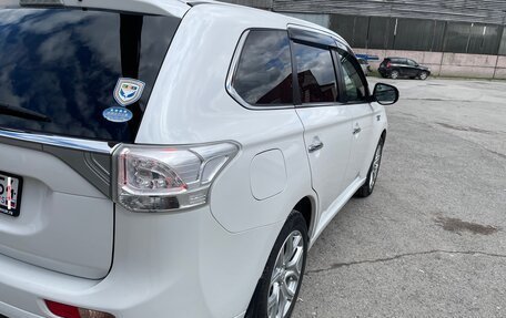 Mitsubishi Outlander III рестайлинг 3, 2014 год, 2 300 000 рублей, 8 фотография