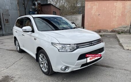Mitsubishi Outlander III рестайлинг 3, 2014 год, 2 300 000 рублей, 11 фотография