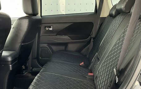Mitsubishi Outlander III рестайлинг 3, 2015 год, 1 650 000 рублей, 13 фотография