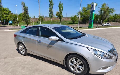 Hyundai Sonata VI, 2010 год, 1 100 000 рублей, 3 фотография