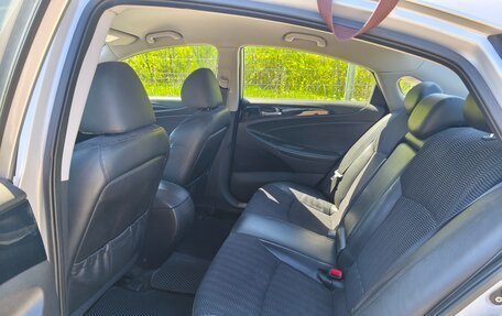 Hyundai Sonata VI, 2010 год, 1 100 000 рублей, 2 фотография