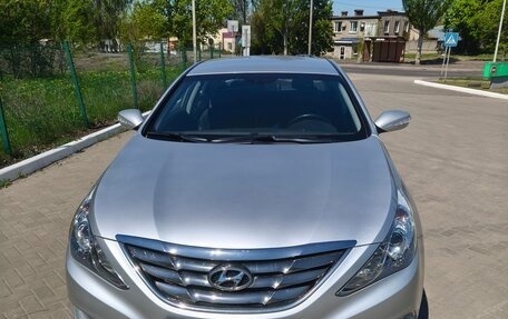 Hyundai Sonata VI, 2010 год, 1 100 000 рублей, 4 фотография