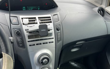 Toyota Yaris III рестайлинг, 2008 год, 420 000 рублей, 13 фотография