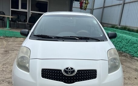 Toyota Yaris III рестайлинг, 2008 год, 420 000 рублей, 3 фотография