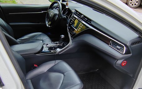 Toyota Camry, 2018 год, 2 650 000 рублей, 4 фотография
