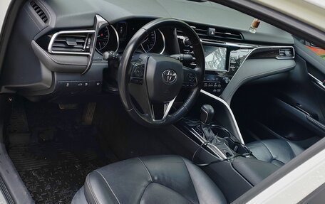 Toyota Camry, 2018 год, 2 650 000 рублей, 3 фотография