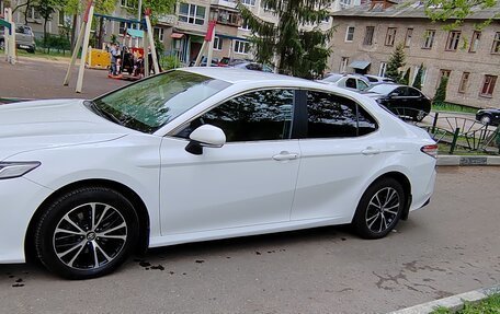 Toyota Camry, 2018 год, 2 650 000 рублей, 5 фотография