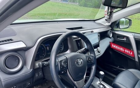 Toyota RAV4, 2018 год, 2 300 000 рублей, 5 фотография