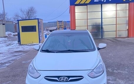 Hyundai Solaris II рестайлинг, 2011 год, 670 000 рублей, 2 фотография