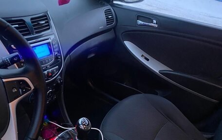 Hyundai Solaris II рестайлинг, 2011 год, 670 000 рублей, 10 фотография