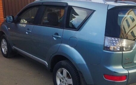 Mitsubishi Outlander III рестайлинг 3, 2007 год, 800 000 рублей, 2 фотография