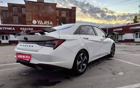 Hyundai Elantra, 2021 год, 2 300 000 рублей, 11 фотография
