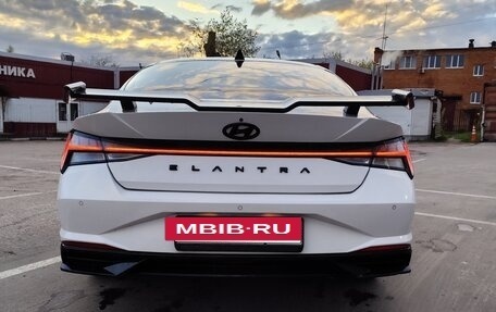 Hyundai Elantra, 2021 год, 2 300 000 рублей, 6 фотография