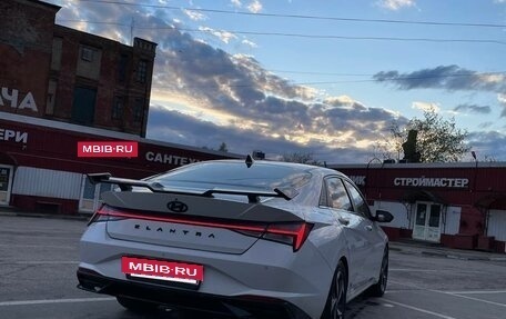 Hyundai Elantra, 2021 год, 2 300 000 рублей, 8 фотография