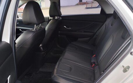 Hyundai Elantra, 2021 год, 2 300 000 рублей, 23 фотография