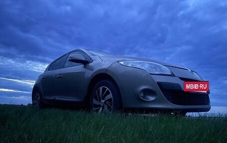 Renault Megane III, 2011 год, 550 000 рублей, 2 фотография