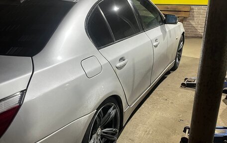 BMW 5 серия, 2004 год, 950 000 рублей, 2 фотография