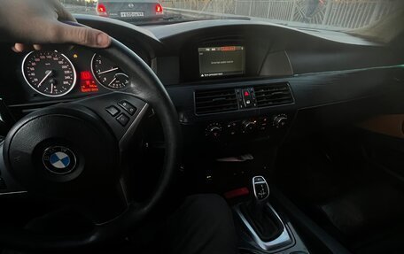 BMW 5 серия, 2004 год, 950 000 рублей, 7 фотография