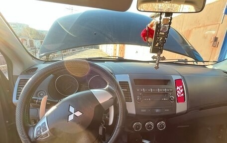 Mitsubishi Outlander III рестайлинг 3, 2011 год, 1 390 000 рублей, 10 фотография
