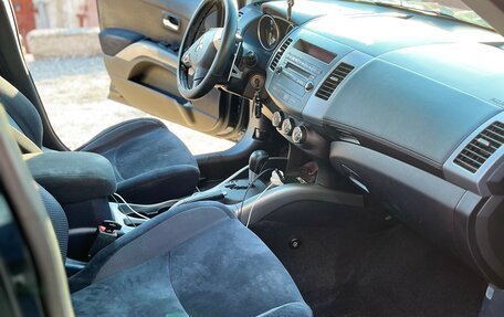 Mitsubishi Outlander III рестайлинг 3, 2011 год, 1 390 000 рублей, 16 фотография