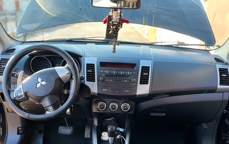 Mitsubishi Outlander III рестайлинг 3, 2011 год, 1 390 000 рублей, 19 фотография