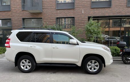 Toyota Land Cruiser Prado 150 рестайлинг 2, 2015 год, 3 200 000 рублей, 3 фотография