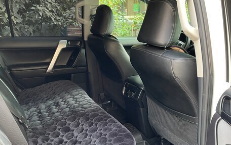 Toyota Land Cruiser Prado 150 рестайлинг 2, 2015 год, 3 200 000 рублей, 5 фотография