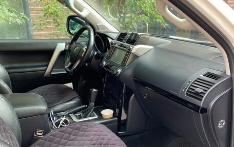 Toyota Land Cruiser Prado 150 рестайлинг 2, 2015 год, 3 200 000 рублей, 6 фотография