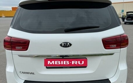KIA Carnival III, 2019 год, 4 000 000 рублей, 2 фотография