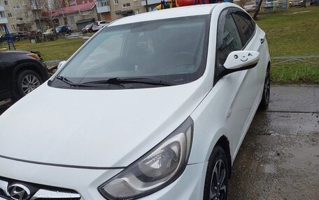Hyundai Solaris II рестайлинг, 2013 год, 950 000 рублей, 1 фотография