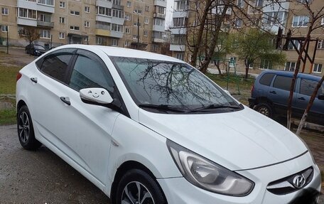 Hyundai Solaris II рестайлинг, 2013 год, 950 000 рублей, 2 фотография