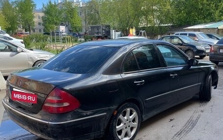 Mercedes-Benz E-Класс, 2005 год, 325 000 рублей, 4 фотография