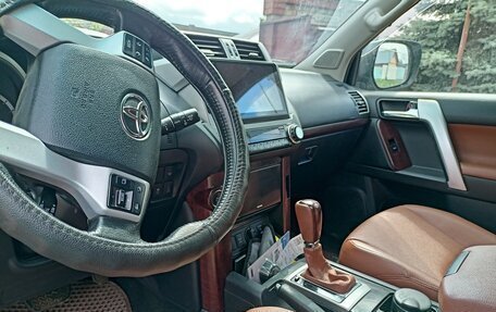 Toyota Land Cruiser Prado 150 рестайлинг 2, 2017 год, 4 100 000 рублей, 5 фотография
