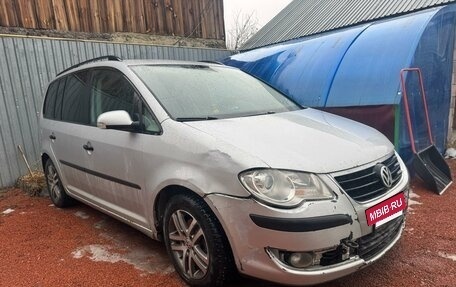 Volkswagen Touran III, 2008 год, 600 000 рублей, 2 фотография