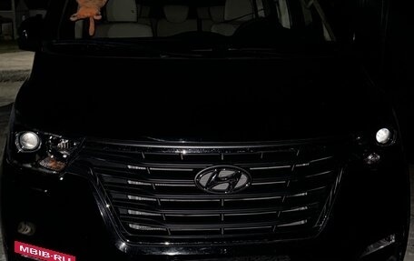 Hyundai H-1 II рестайлинг, 2018 год, 3 400 000 рублей, 2 фотография