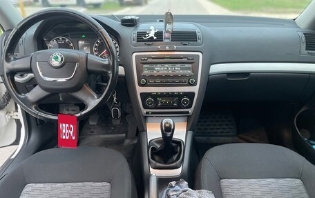 Skoda Octavia, 2011 год, 1 055 000 рублей, 10 фотография