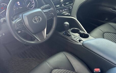 Toyota Camry, 2021 год, 3 500 000 рублей, 4 фотография