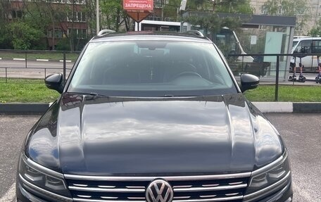 Volkswagen Tiguan II, 2018 год, 2 350 000 рублей, 1 фотография