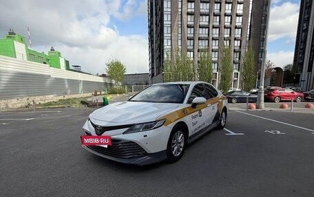 Toyota Camry, 2019 год, 1 655 000 рублей, 2 фотография