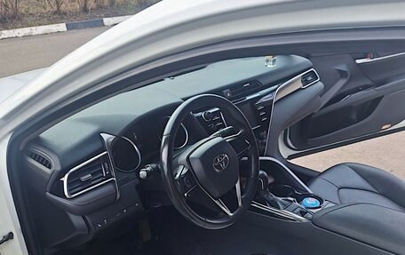 Toyota Camry, 2018 год, 2 550 000 рублей, 4 фотография