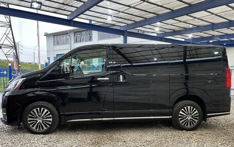 Toyota HiAce H300, 2020 год, 6 999 000 рублей, 2 фотография