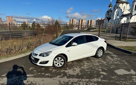 Opel Astra J, 2014 год, 989 000 рублей, 2 фотография