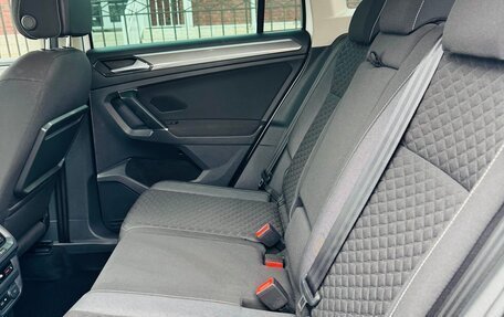 Volkswagen Tiguan II, 2018 год, 3 200 000 рублей, 13 фотография