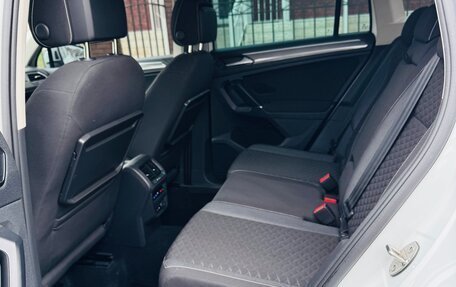 Volkswagen Tiguan II, 2018 год, 3 200 000 рублей, 14 фотография