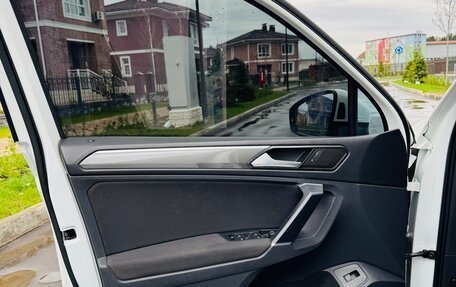 Volkswagen Tiguan II, 2018 год, 3 200 000 рублей, 26 фотография