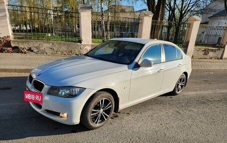 BMW 3 серия, 2011 год, 1 060 000 рублей, 2 фотография