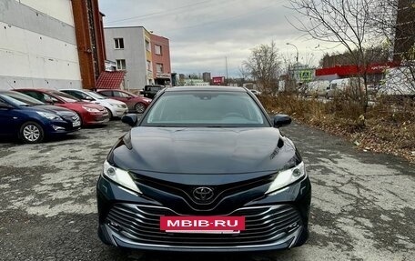 Toyota Camry, 2019 год, 2 850 000 рублей, 2 фотография