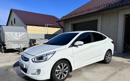 Hyundai Solaris II рестайлинг, 2013 год, 879 000 рублей, 2 фотография